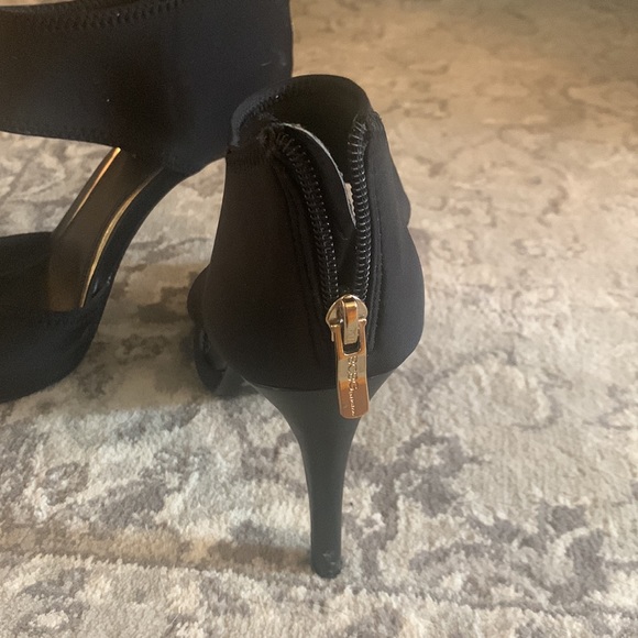 BCBG stiletto 👠 heels - Picture 3 of 5